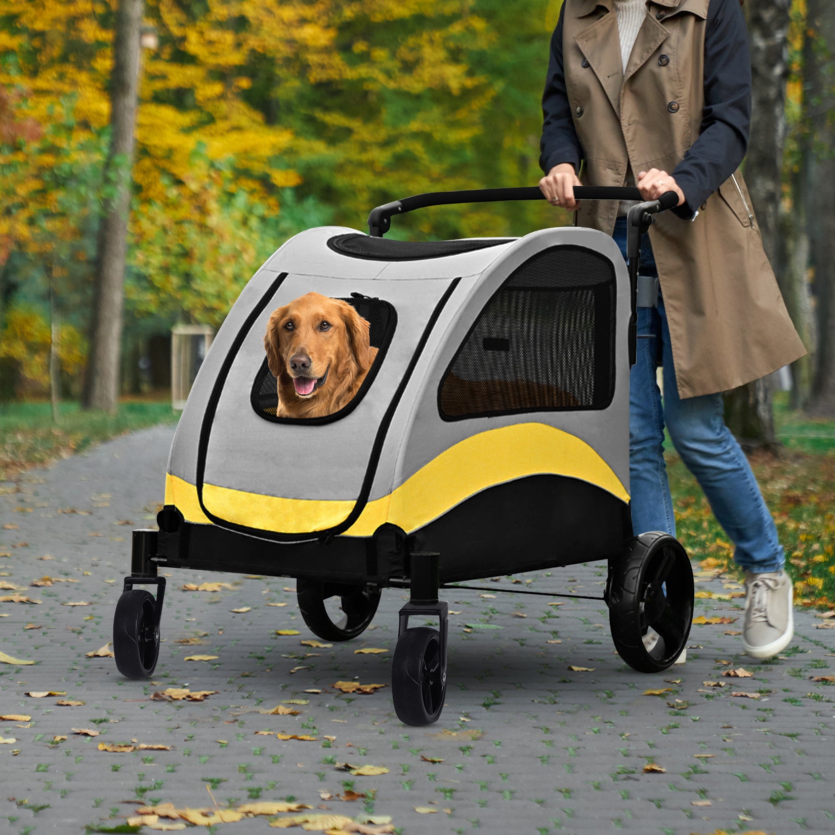 femme balade chien  dans poussette à chien GreatPetStroller™
