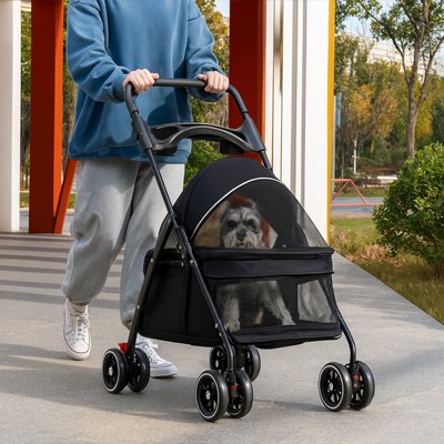 femme balade petit chien dans poussette pour chien Confort Voyage