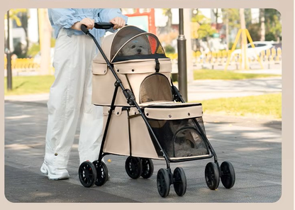 femme balade ses chiens dans poussettes pour chiens DoubleCouchePetStroller