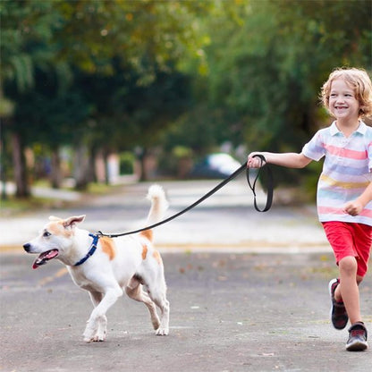 fillette balade chien portant laisse pour chien ErgoPro