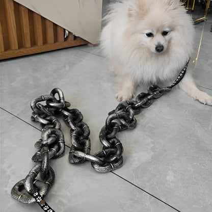 petit chien couché portant laisse chien Hallowween décorative